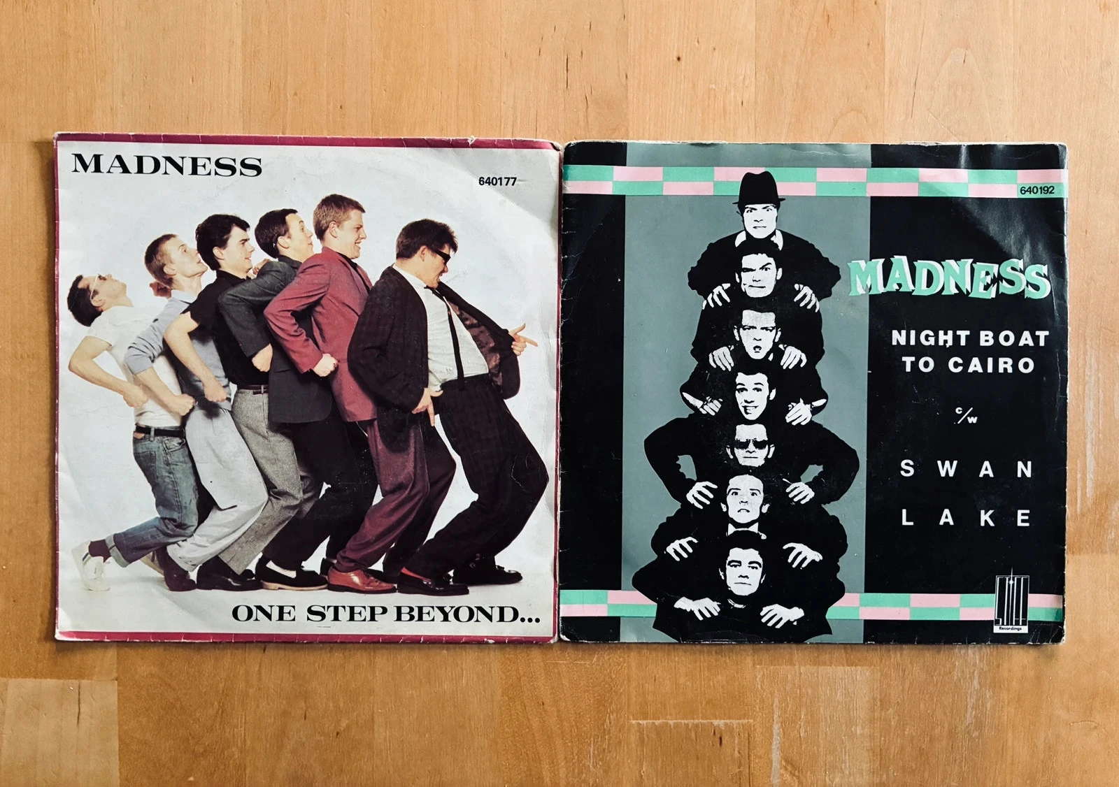 Lot 2 disques vinyles 45T Madness: One step beyond et Night boat to Cairo.